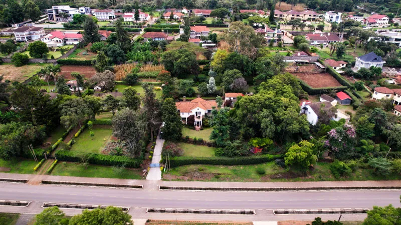 Bustani Manor