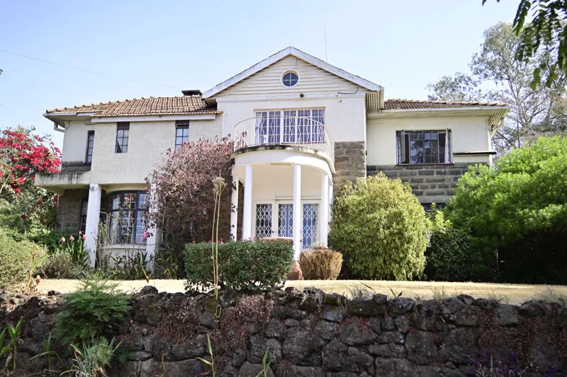 Bustani Manor