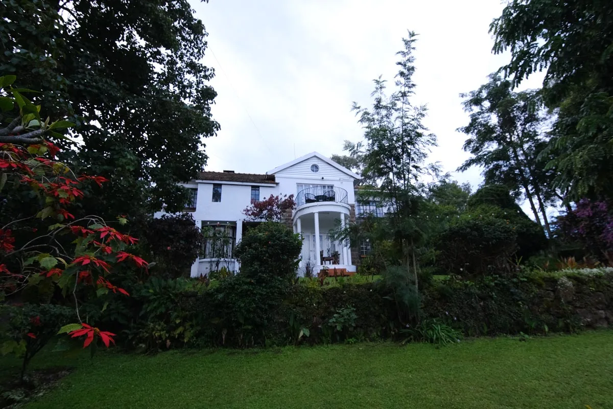 Bustani Manor