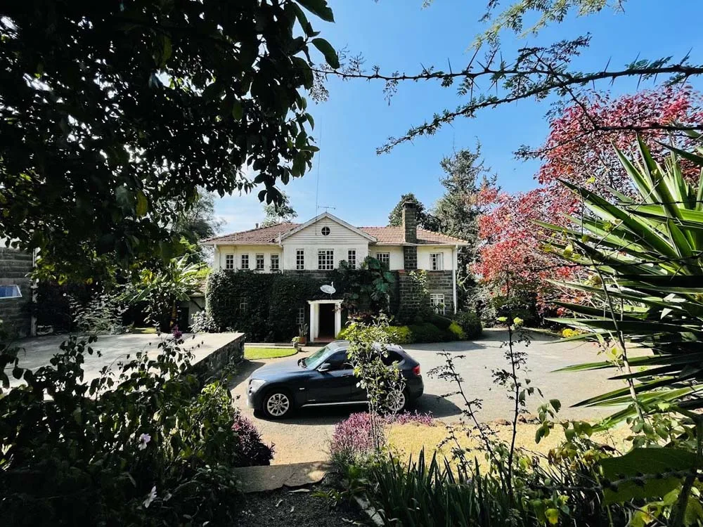 Bustani Manor