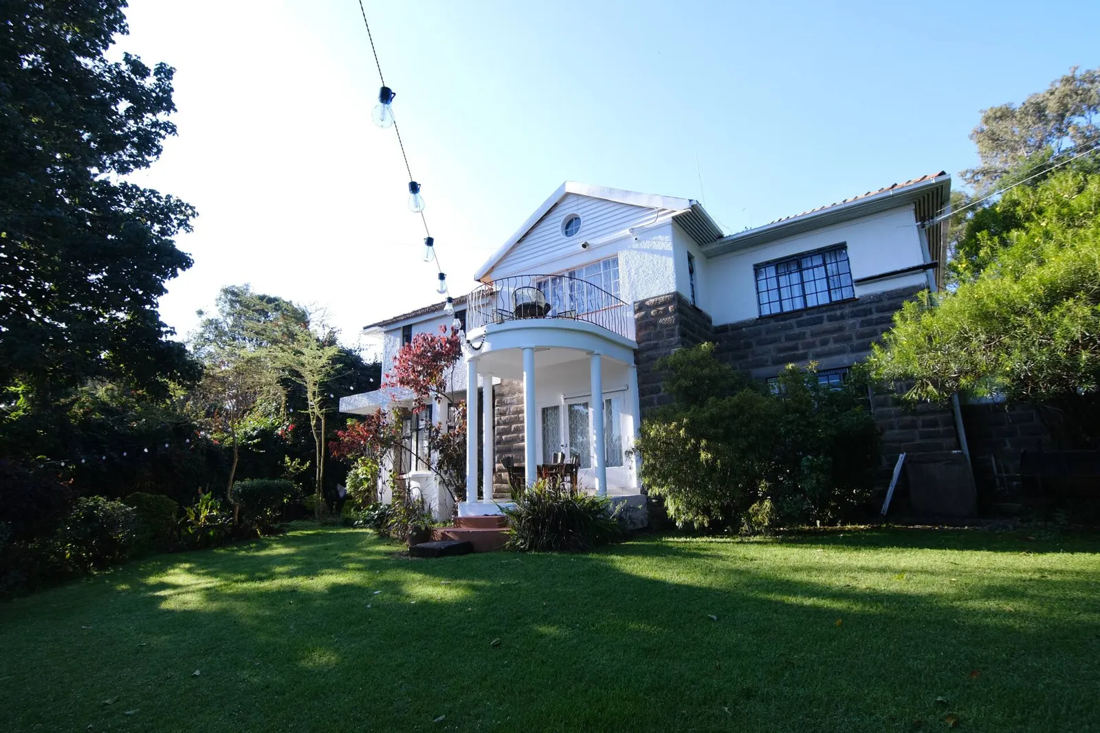 Bustani Manor