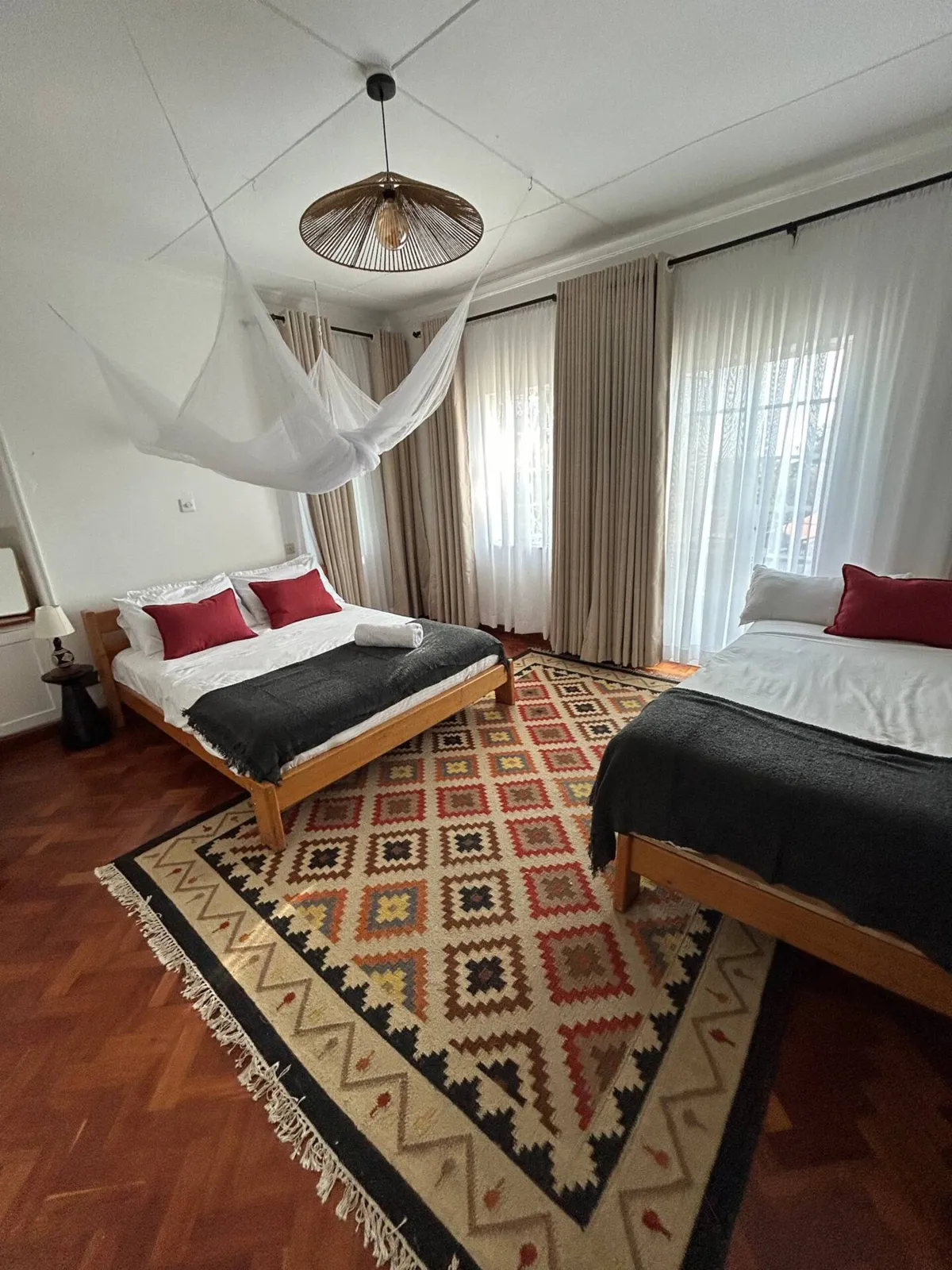 Bustani Manor
