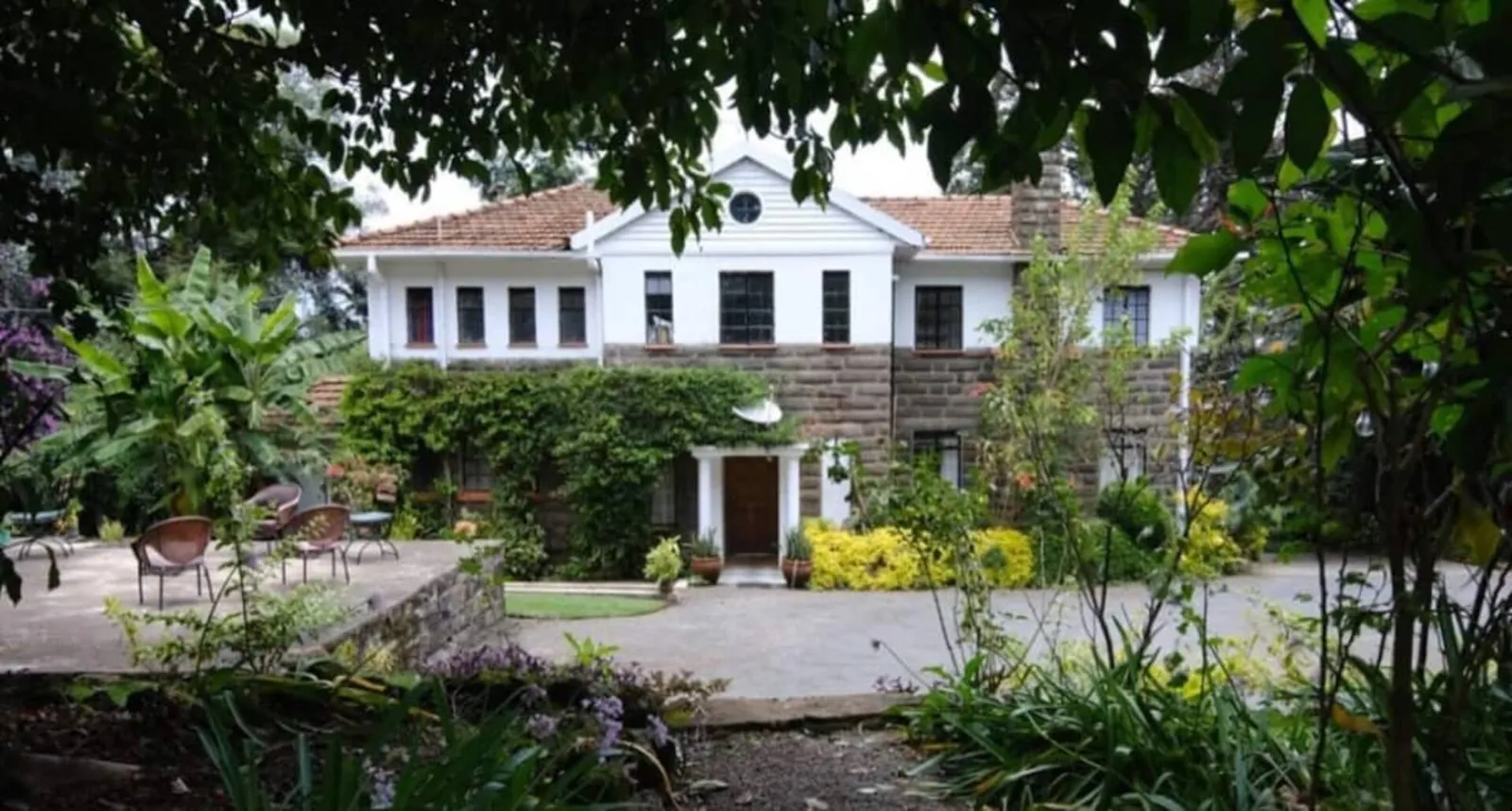 Bustani Manor